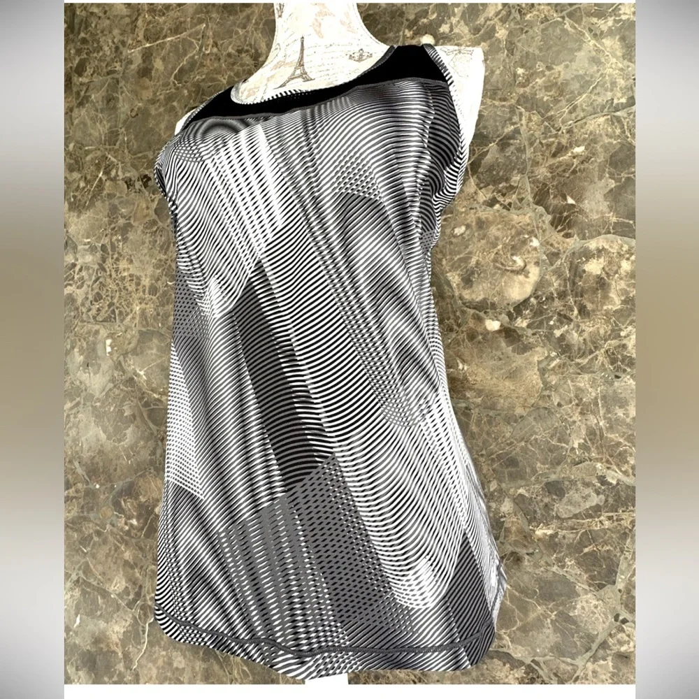 Nike Pro Women's 725493-010 Hypercool Sleeveless Racer Back Tank Top Size Large